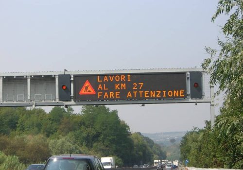 panel-trafico-viario-autopista-livorno-pisa